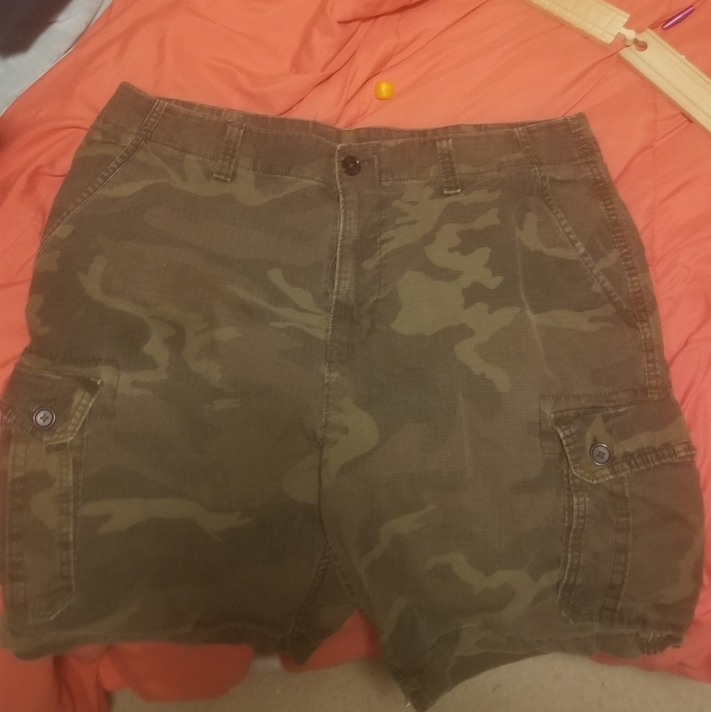 Camo mens old navy shorts